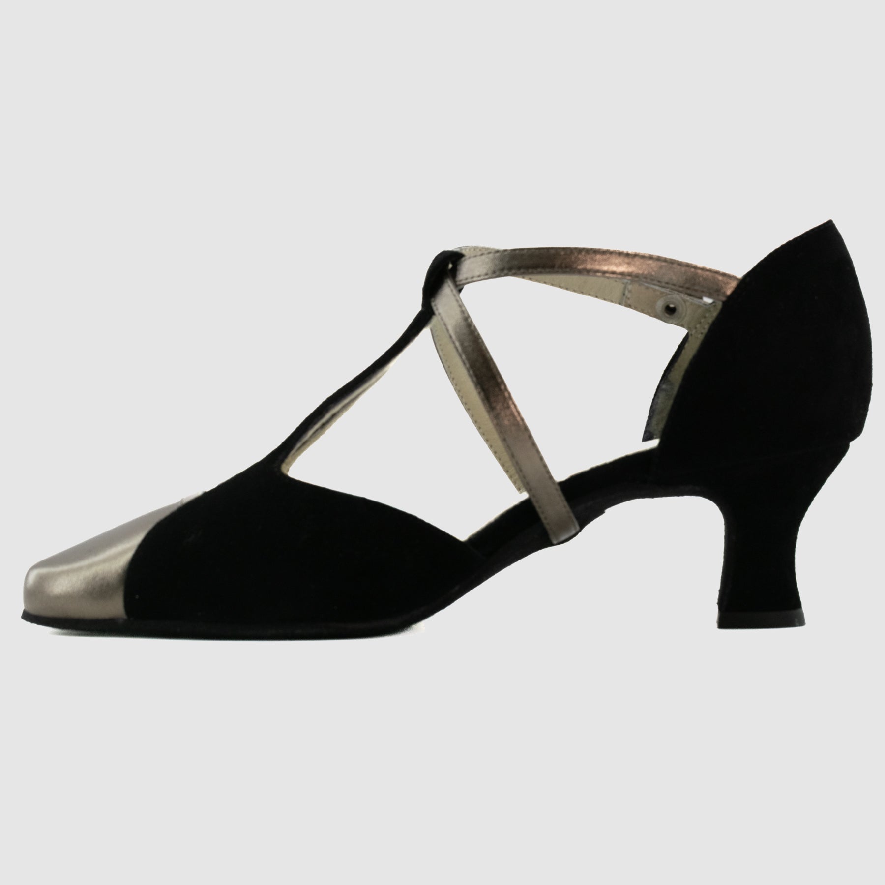 werner-kern-pippa-noir-or-cuir-danse-2