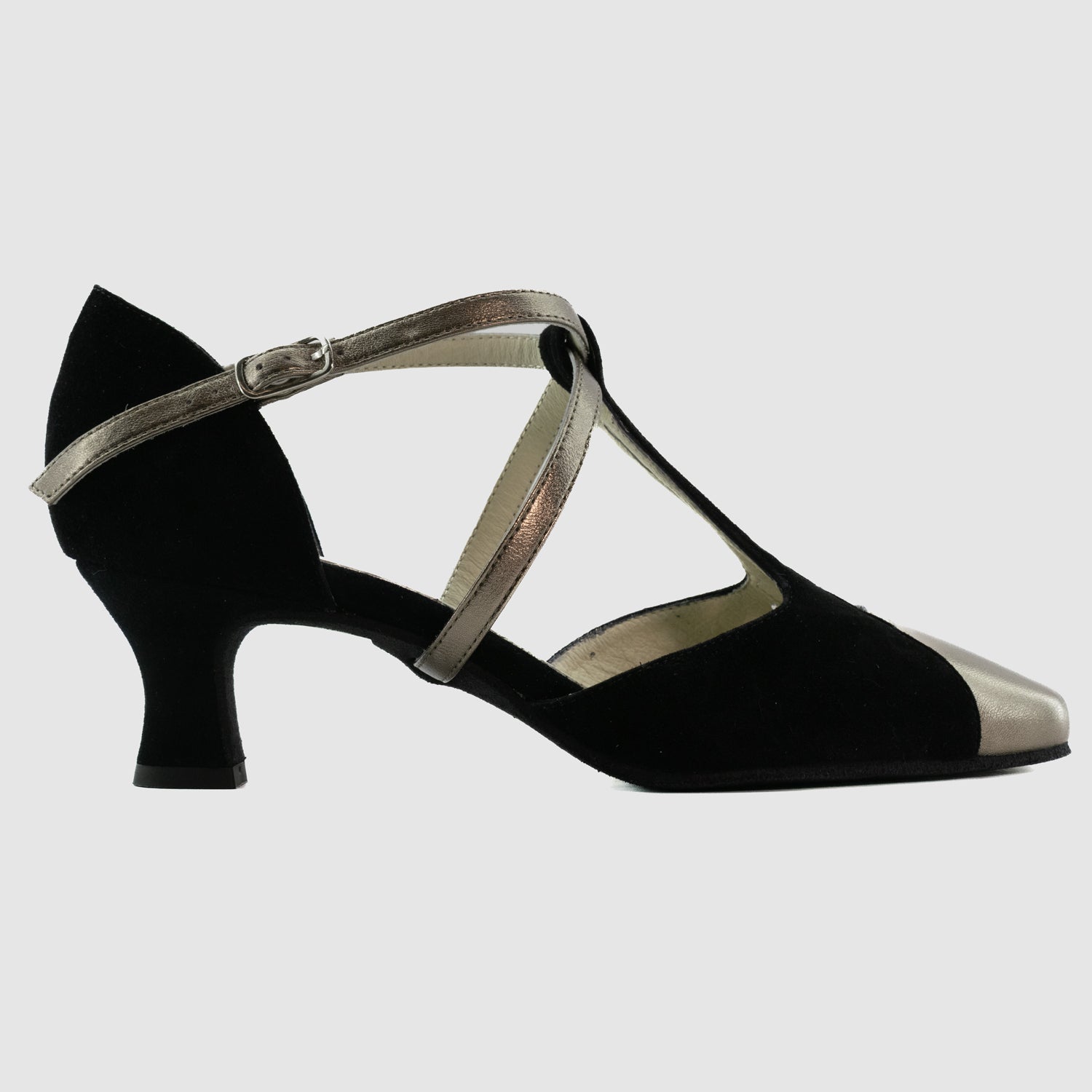 werner-kern-pippa-noir-or-cuir-danse-3